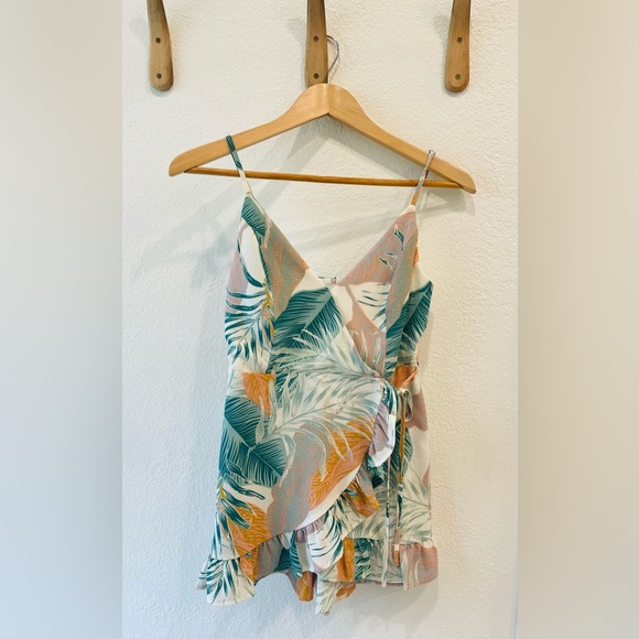 Blue Blush Tropical Print Wrap Tie Ruffle Romper Size Small - Picture 3 of 4